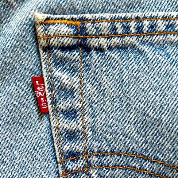 Women’s Vtg 90’s Levi’s 550 Relaxed Fit Light Wash Denim High Waist Shorts Sz 14 - Picture 7 of 8